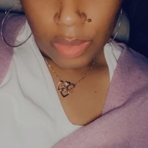 Meet your Posher, Roxanne